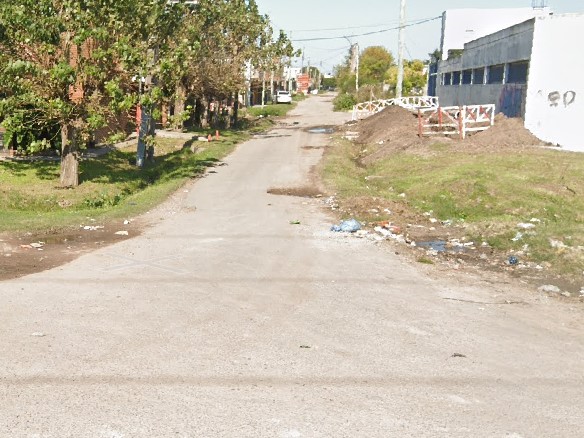 Quejas de vecinos de Ruta 11 por pérdidas de agua y falta de garitas