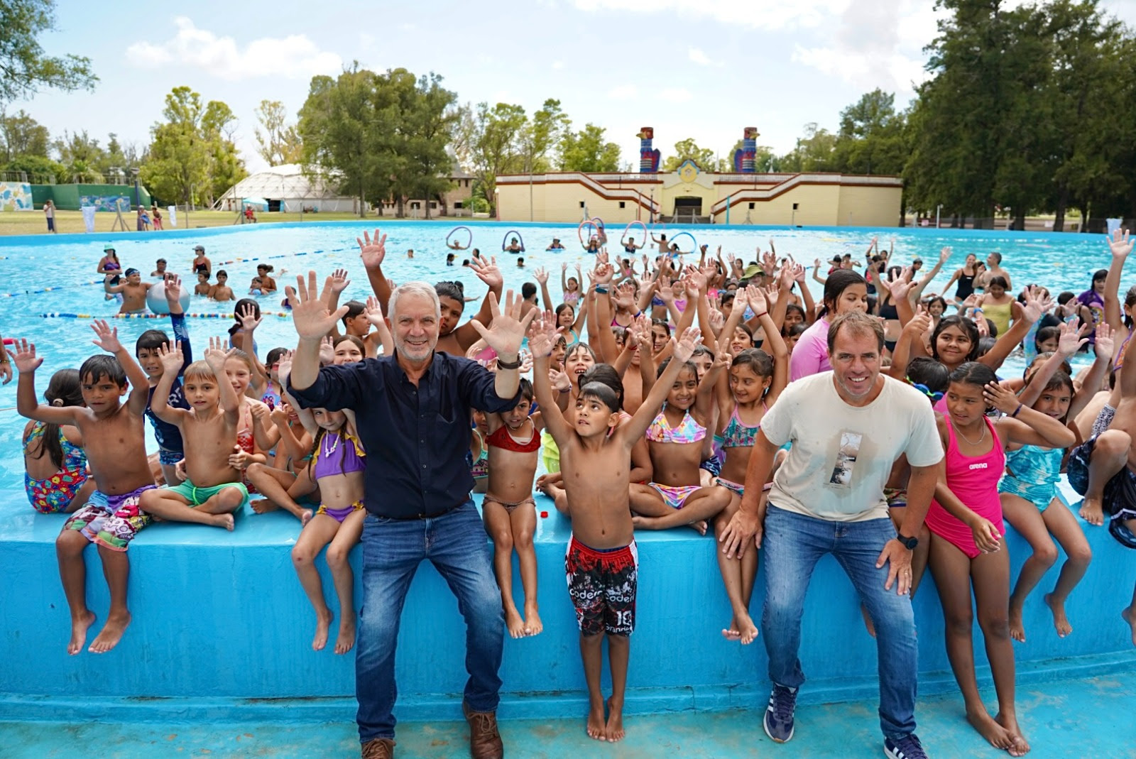 Gonnet: Alak visitó la colonia de verano de la Republica de los Niños