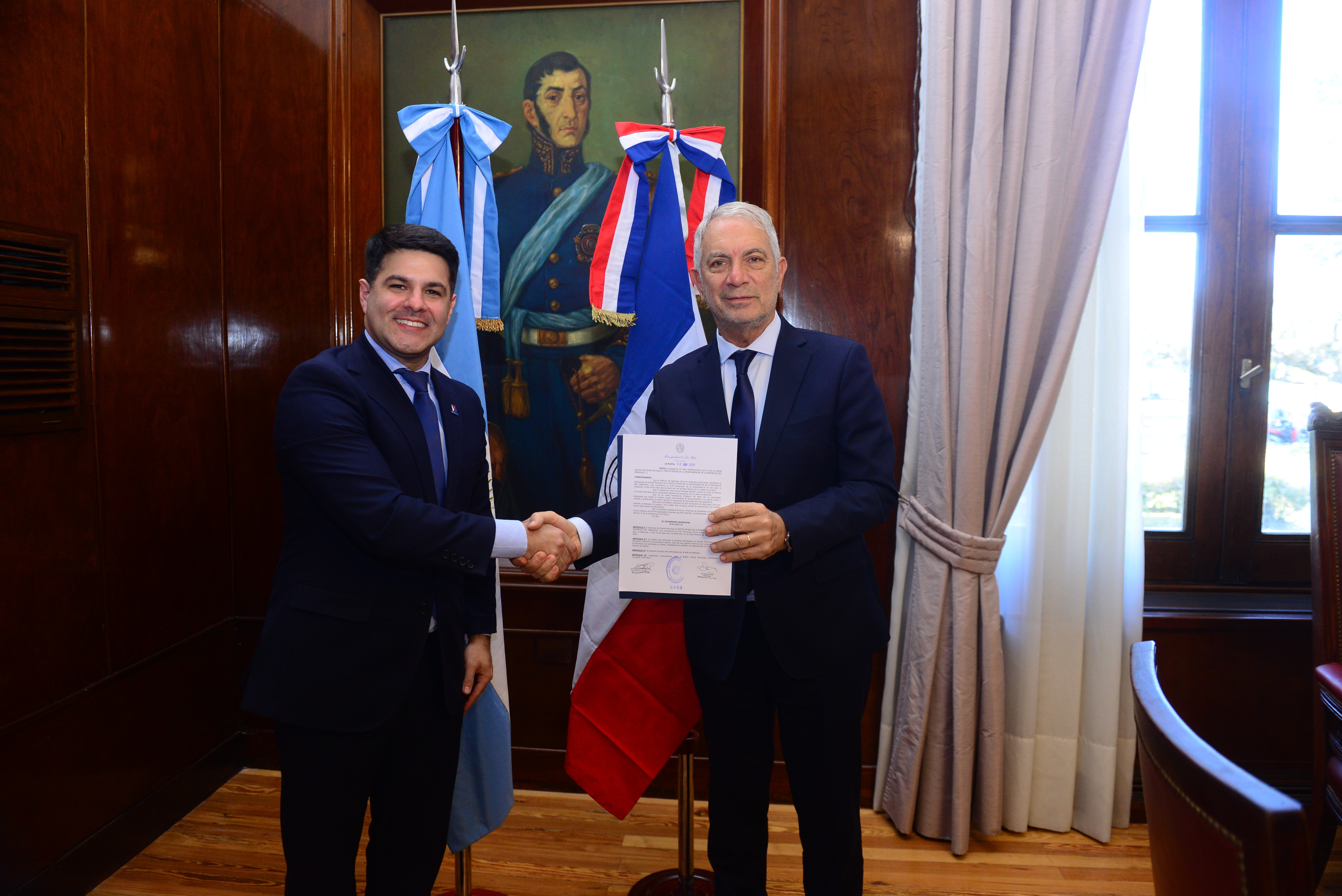 Alak se reunió con el cónsul paraguayo