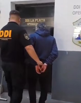 Detuvieron a un hombre de 81 años en la escuela de 6 y 72