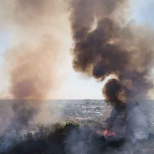 Impacto en la región por el olor  a quemado y el humo toxico que despide una cantera