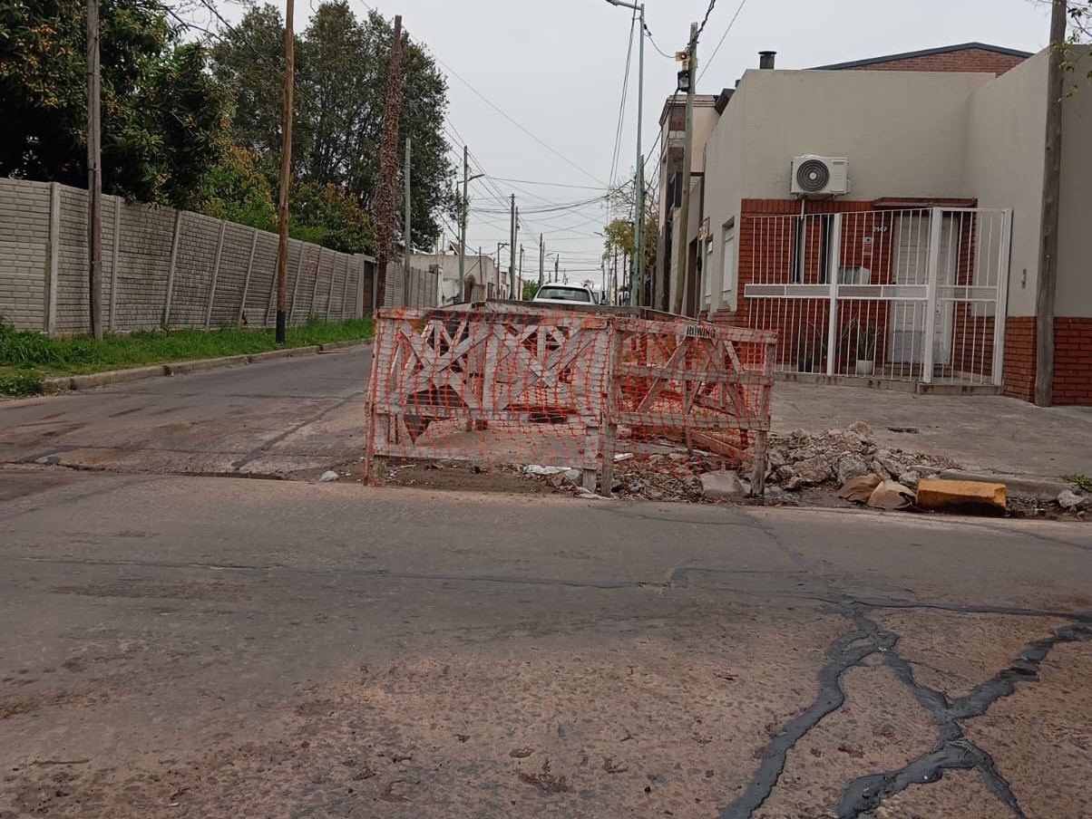 4 y 76: Vecinos esperan llevan meses esperando el final de obra y retiro de vallas