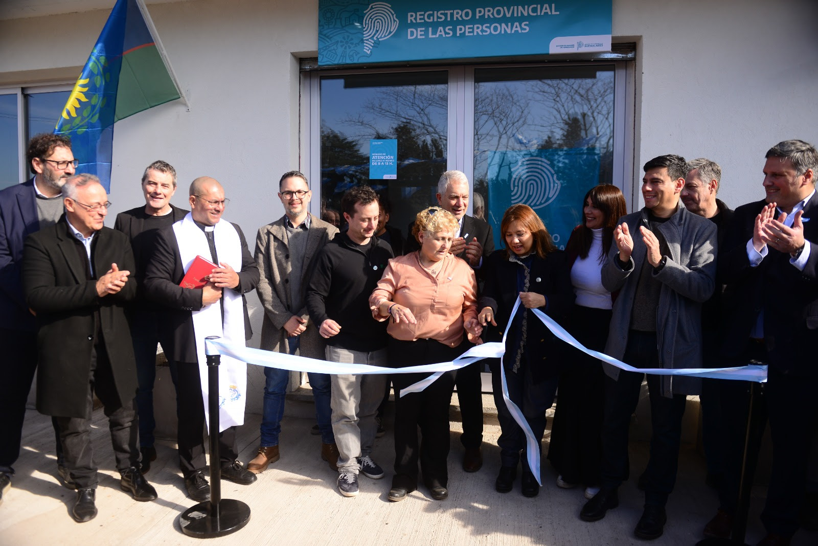 Alak inauguró la nueva delegación de El Peligro, participó del desfile patrio y presentó una obra clave para la zona
