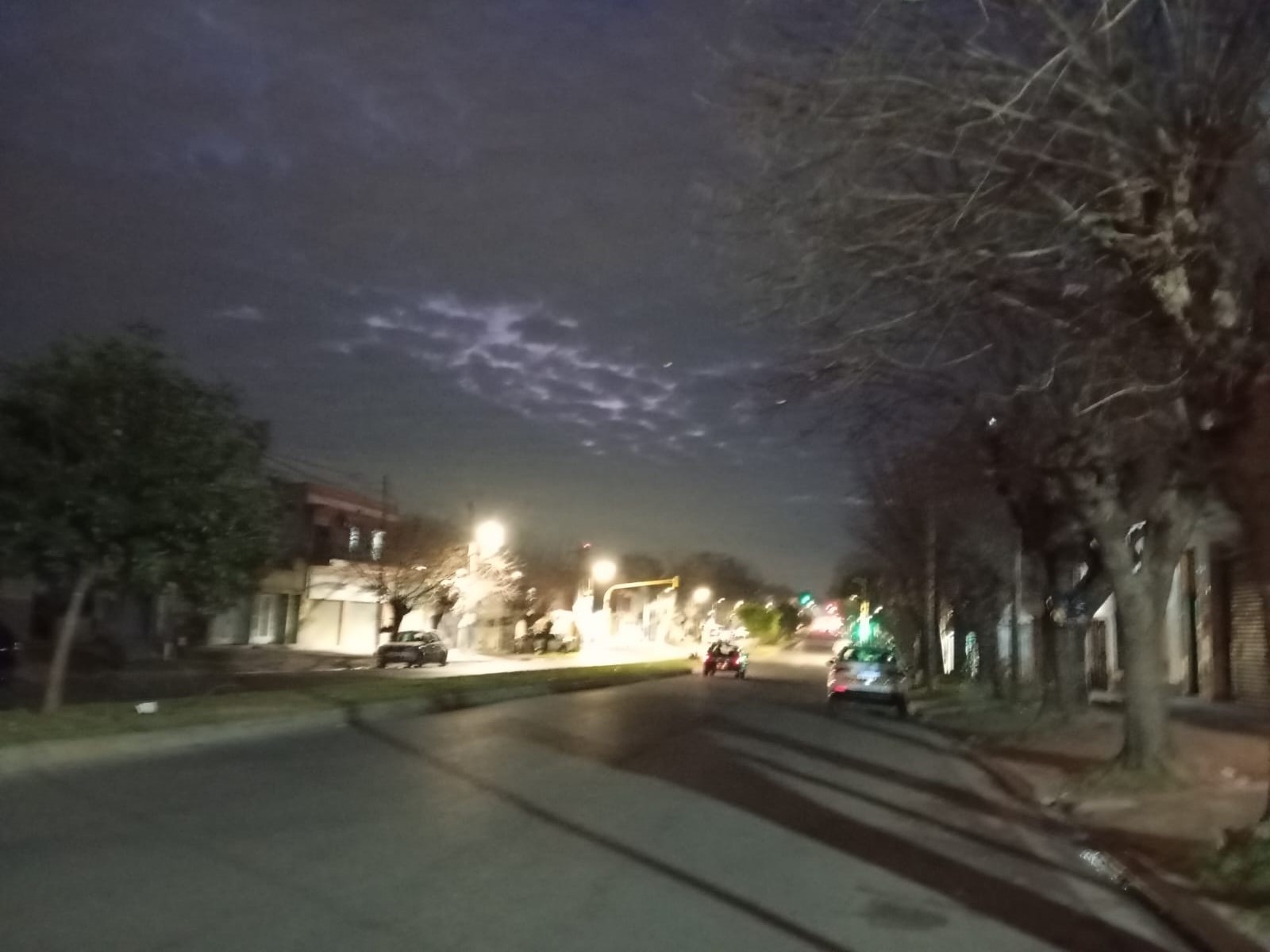 Preocupante oscuridad sobre la avenida 1