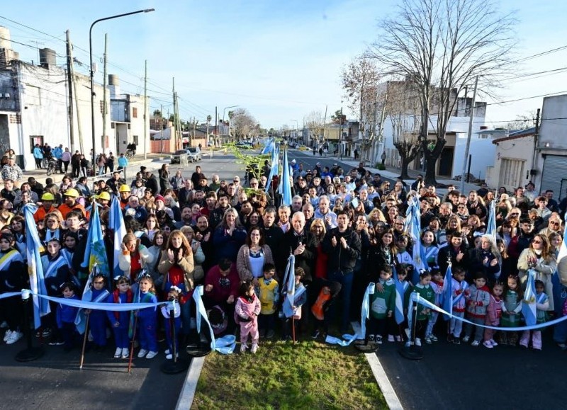 Alak inauguró la cuarta etapa del ensanche y pavimentación de avenida 60 en Los Hornos