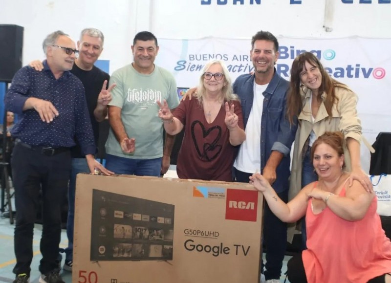 Cerca de 300 adultos mayores participaron de un Bingo Recreativo en Los Hornos