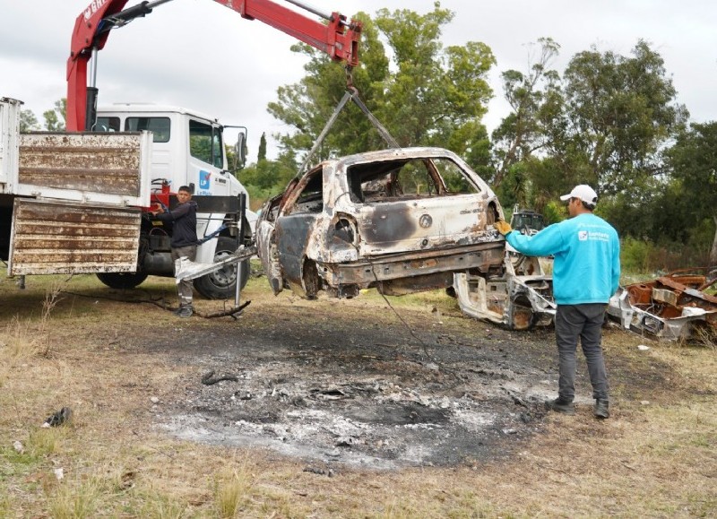 Para informar sobre autos abandonados tenés que llamar al 147