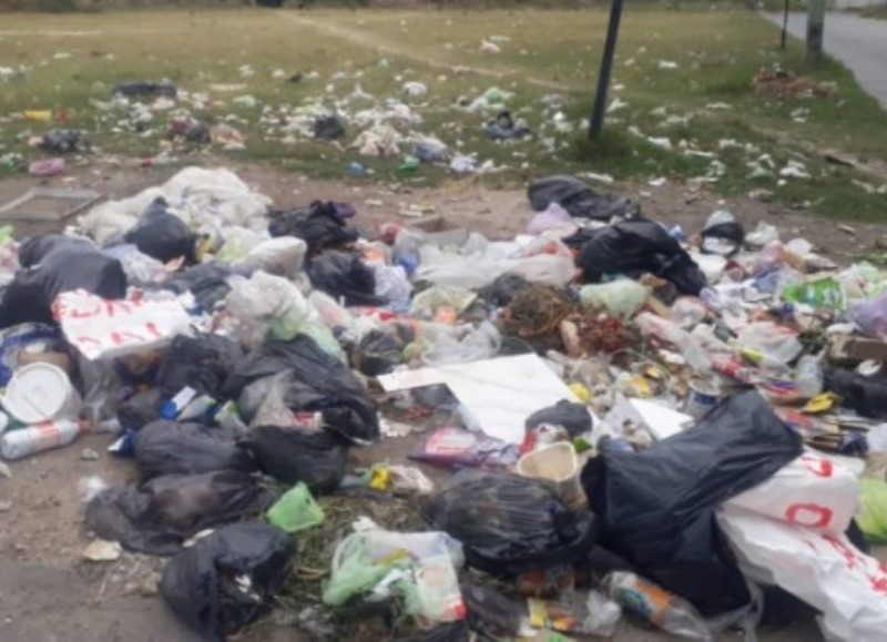 Vecinos de Barrio Aeropuerto expusieron su preocupación por el crecimiento de un basural