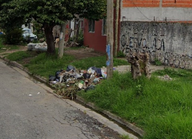 Más reclamos de mugre acumulada en Altos de San Lorenzo