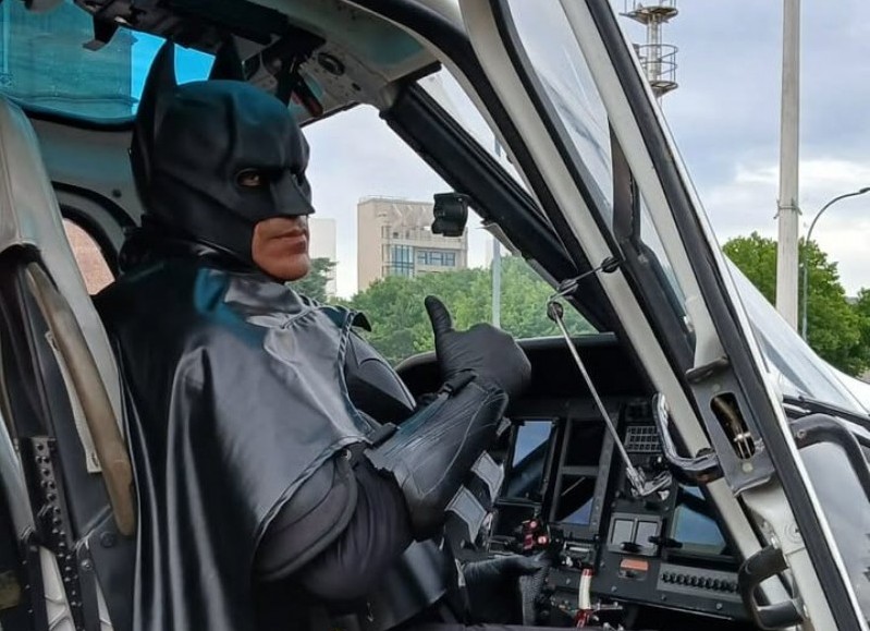 Dia Nacional de la Defensa Civil: El gobernador, el intendente y hasta Batman en Plaza Moreno