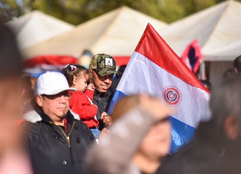 Plaza Moreno se viste de fiesta para celebrar la cultura de Paraguay