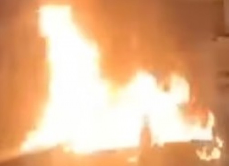 Vecinos escandalizados con el accionar de lo que podría ser un piromaníaco en la zona norte