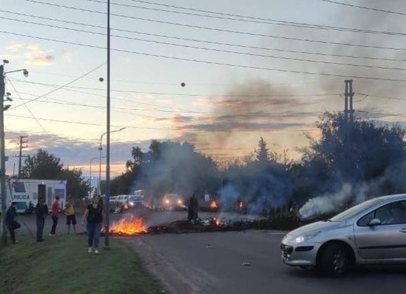 Cortaron 137 y 90 porque llevaban 48 horas sin luz: La toma terminó cuando volvió la energía