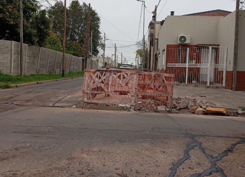 4 y 76, obra inconclusa