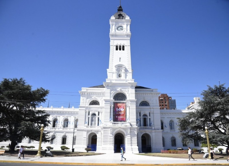 Empleados municipales entre los que piden aumento y enfermeros que reclaman cobrar