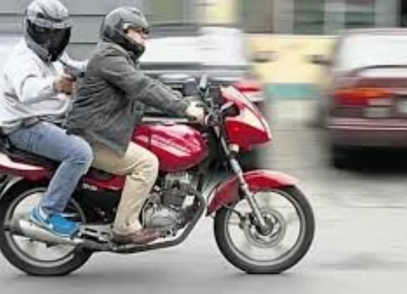 Dos detenidos por un robo motochorro en 122 y 74