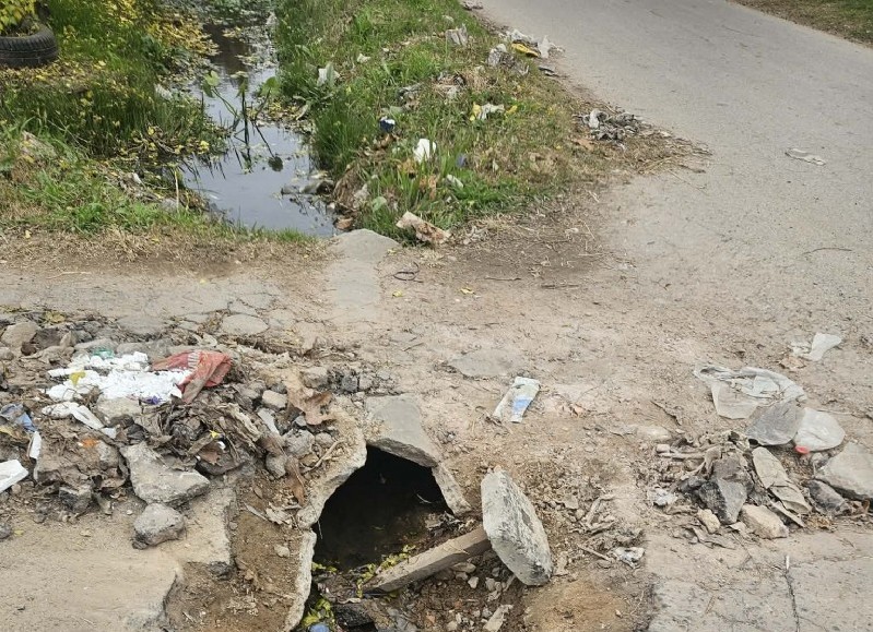 Arreglaron uno y siguen apareciendo cruces de calle rotos