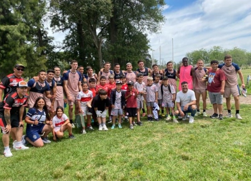Juveniles de un club de Los Hornos visitó la plantel de gimnasia