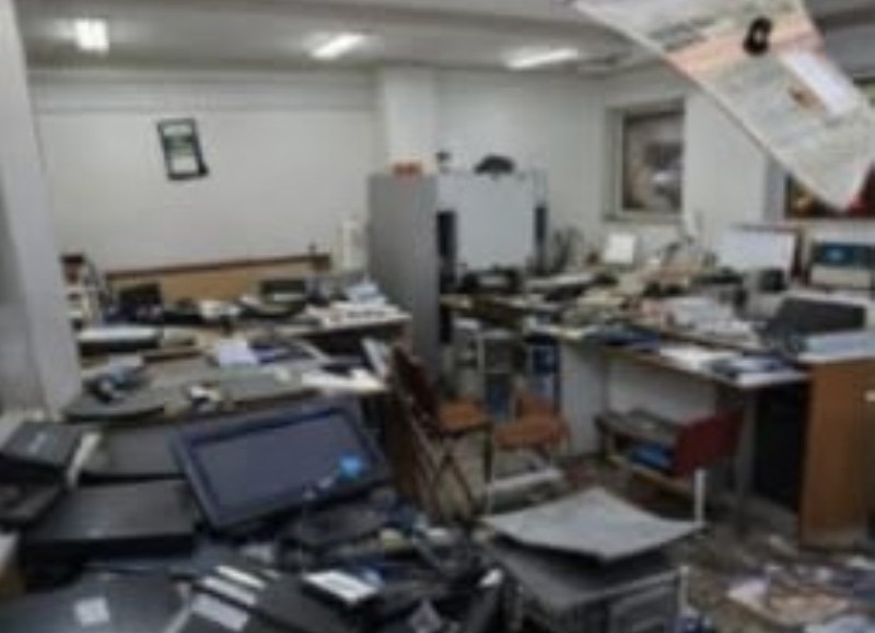 Entraron por un boquete en la escuela de 131 entre 77 y 78: Robaron e hicieron un desastre