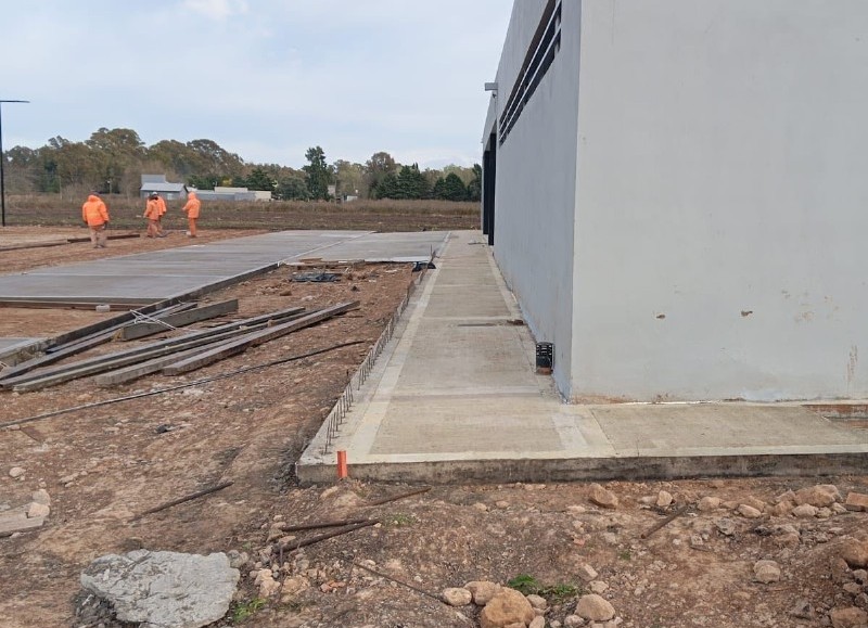 Siguen las obras en el polideportivo de Tricolores