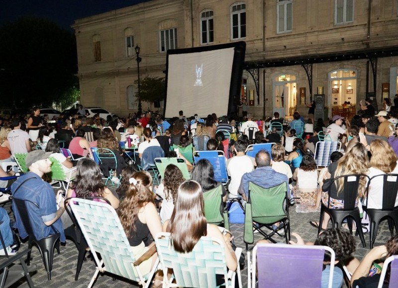 Febrero con cine gratuito: funciones en barrios, plazas y centros culturales de La Plata