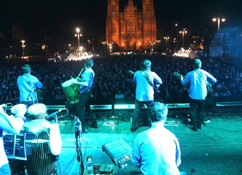 Se celebró el Festival de Folklore La Plata Capital en Plaza Moreno