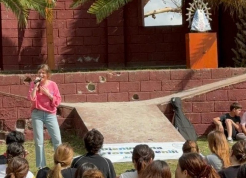 Una reconocida influencer internacional llega a Villa Elvira el próximo viernes