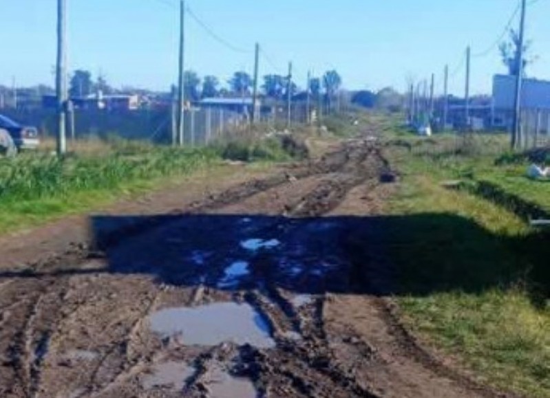 Quejas por el estado de una calle en San Lorenzo