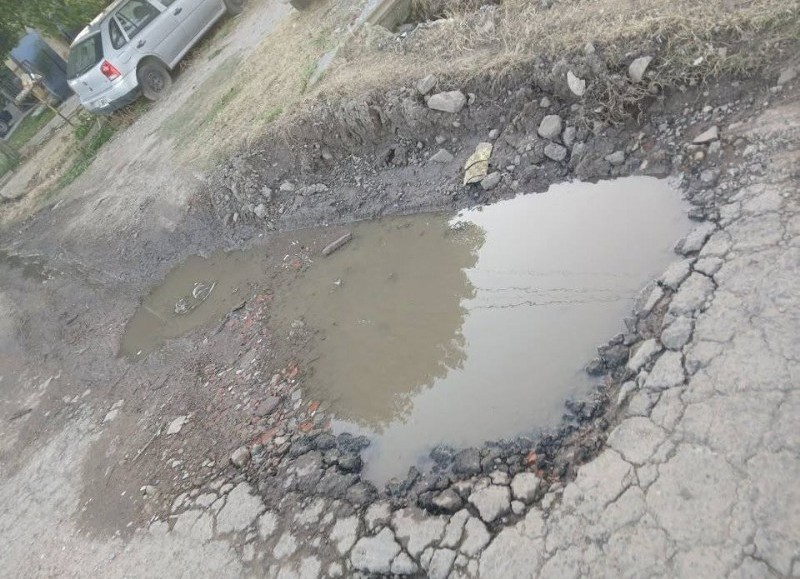 83 bis entre 1 bis y 2: Siguen las demandas de vecinos para que se repare la calle