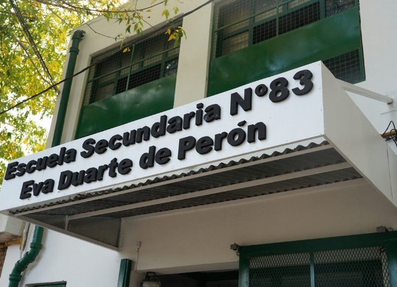 Alak recorrió las obras de la Escuela N83 e inauguró una pavimentación clave para su acceso