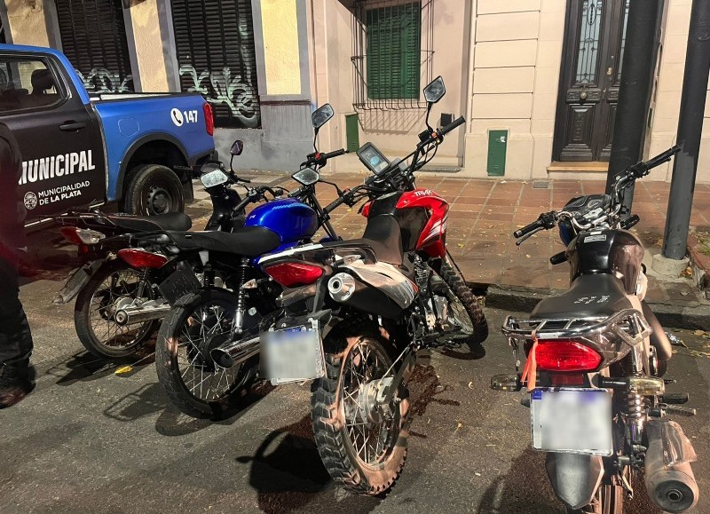 Operativos de control vehicular en 7 y 80 como parte de un amplio operativo que secuestró 100 motos