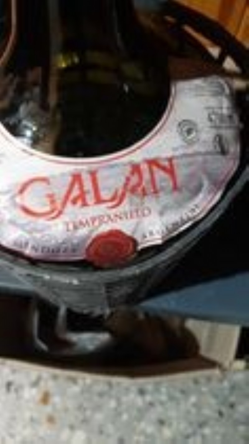 Antigua camioneta de vinos Galan
