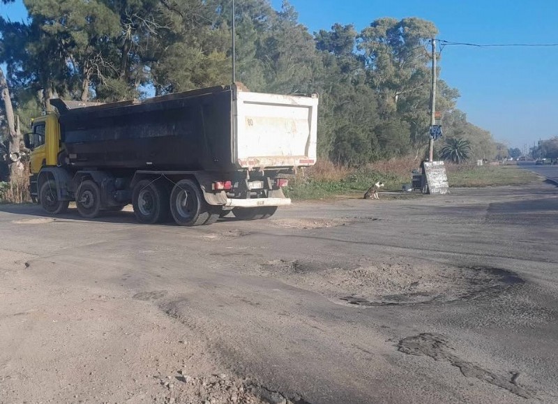 Es incesante el paso de micros y camiones por el lugar