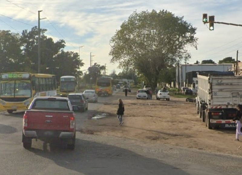 Fabián Cagliardi se cansó de esperar a Vialidad y recambian luces en Ruta 11