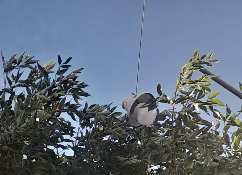 604 entre 121 y 122: Operarios se llevaron un cabezal de luminaria y están a oscuras