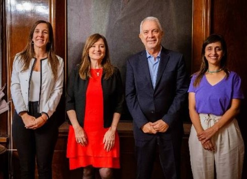 Lucia Iañez. Estela Díaz, Julio Alak y Silvina Perugino