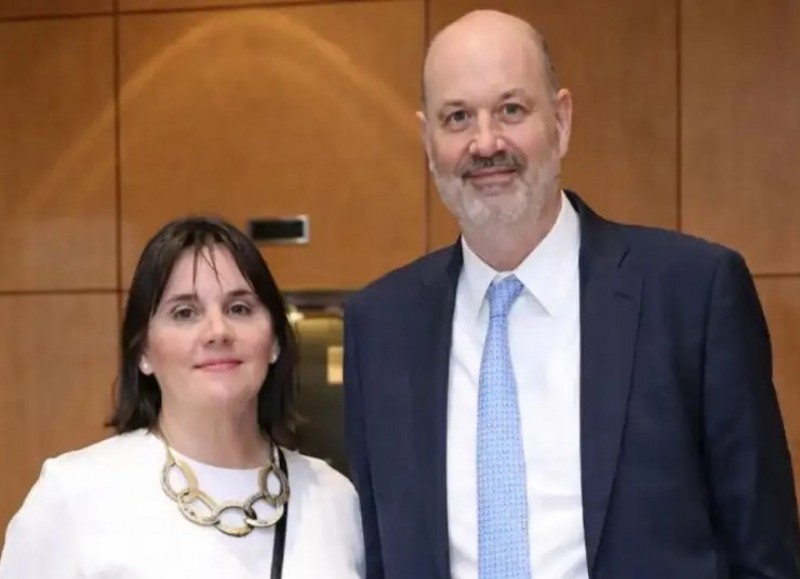 La mujer de Sturzenegger logró un contrato de más de 114 millones para enseñar inglés