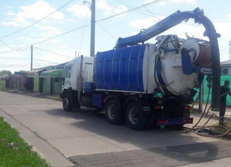 Quejas por la demora del servicio gratuito para destapar pozos sépticos