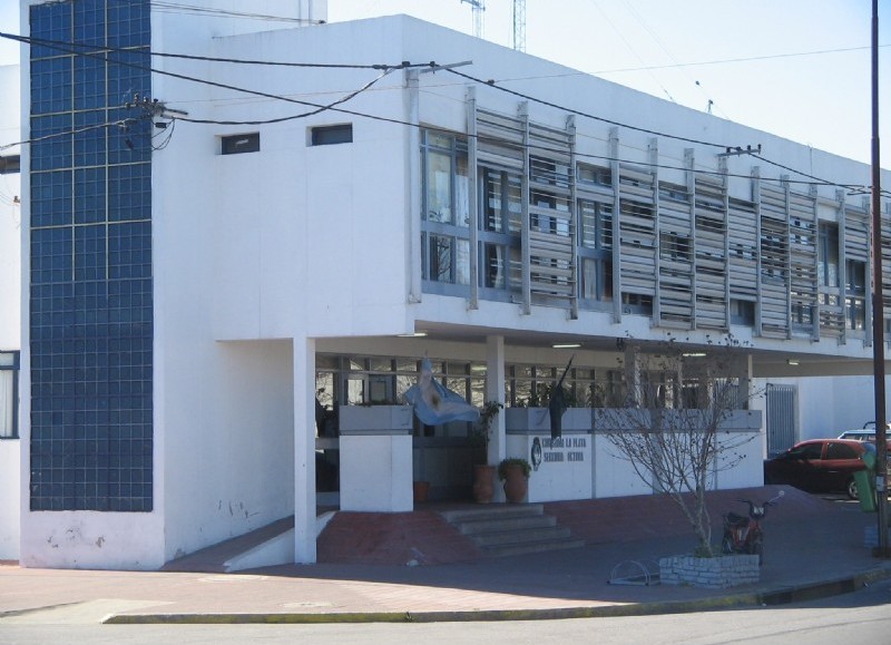 Un vendedor ambulante fue atacado por tres sujetos en 1 y 80: Fueron detenidos por la policía