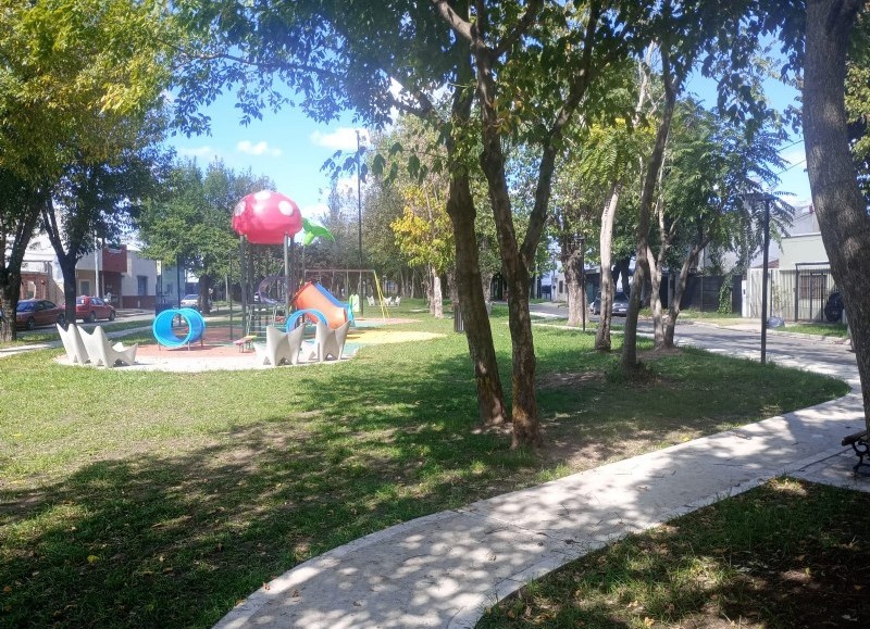 Plaza República del Perú: Juntadas, ruidos molestos, falta de vigilancia y malos olores