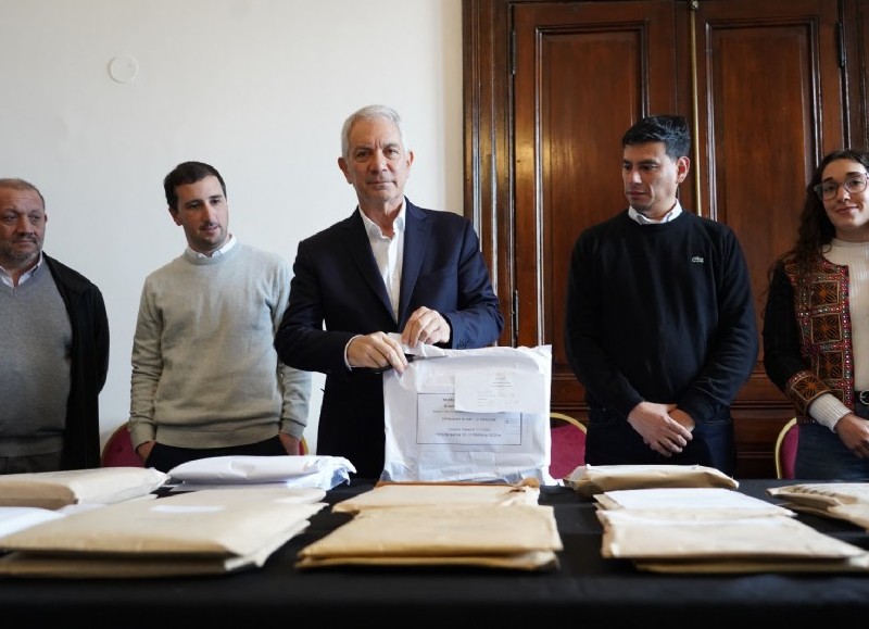 Alak les sacó el curro a muchos punteros: Llamó a licitación pública de los servicios municipales de zanjeo, corte de pasto y barrido