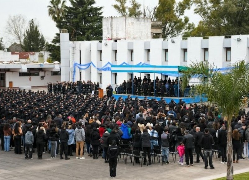 Más de 400 cadetes del Servicio Penitenciario Bonaerense juraron fidelidad a la Bandera Nacional