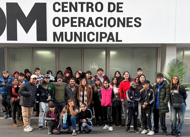 Concientizan a jóvenes en prevención de estafas y seguridad vial