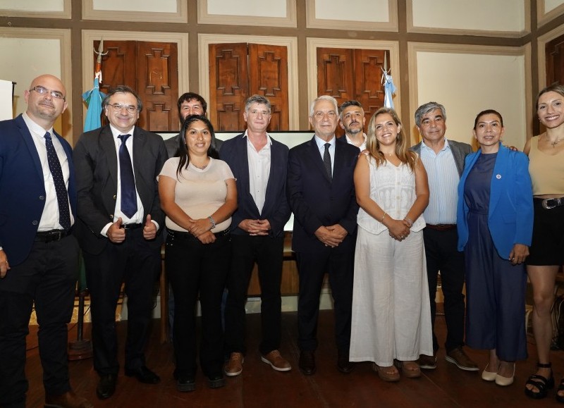 Alak tomó juramento a los nuevos consejeros escolares de La Plata