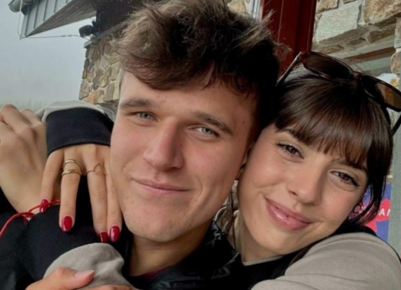 Estrella del tenis se hizo del lobo por su novia platense y de Villa Elvira