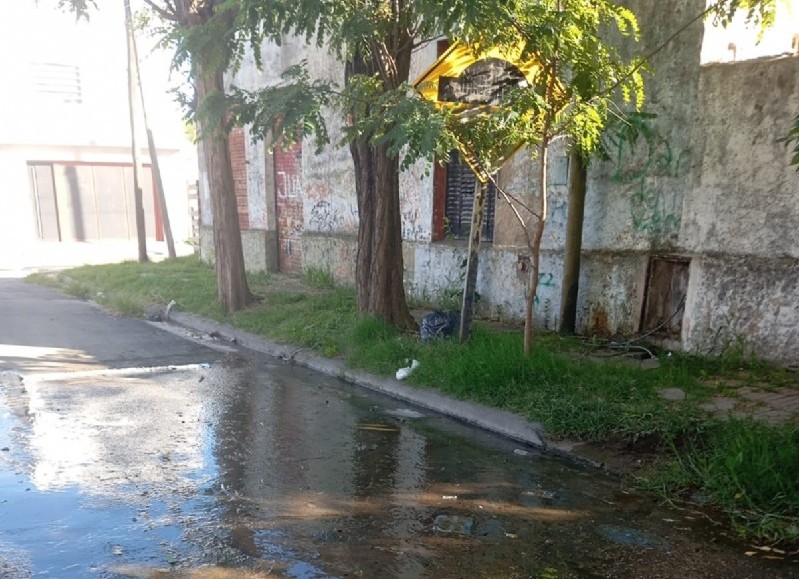 ABSA se desentiende hace meses y los vecinos no tienen presión domiciliaria