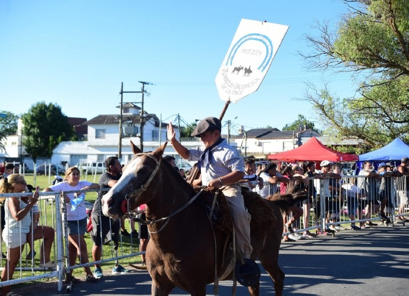 Arturo Seguí celebró su 98 aniversario con música, feria y desfile