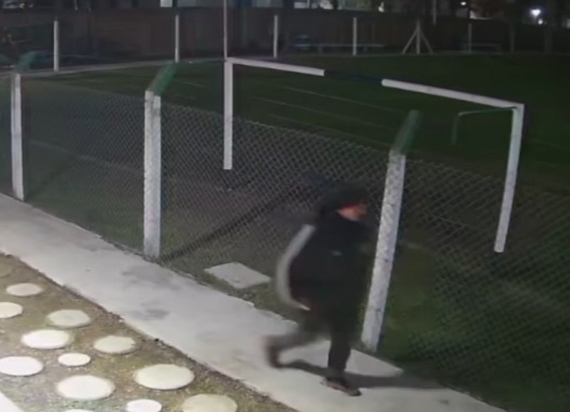 Club Aeropuerto: Delincuente quedó filmado cuando robó una bicicleta en el lugar
