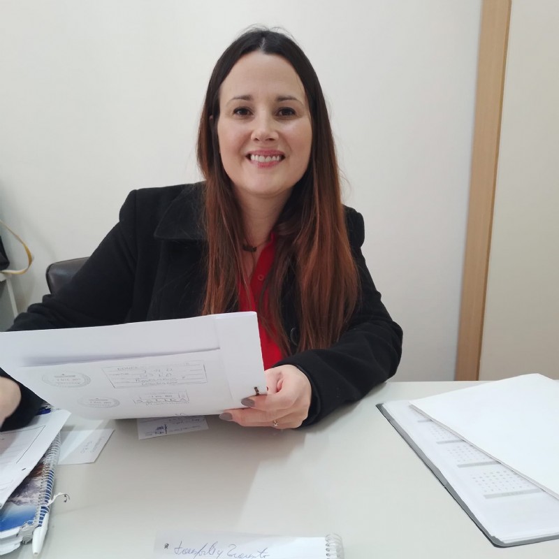 Lucía Barbier atendiendo el reclamo por el expediente de los semáforos