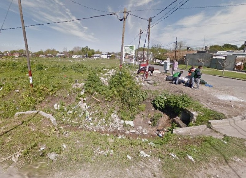 15 y 79: Vecinos alertaron por un basural lleno de ratas